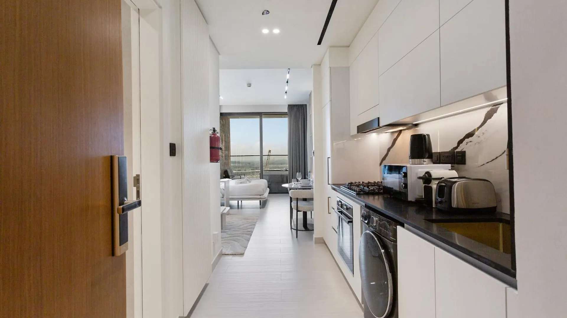 Stunning Studio With Private Jacuzzi In Trillionaire Dubai