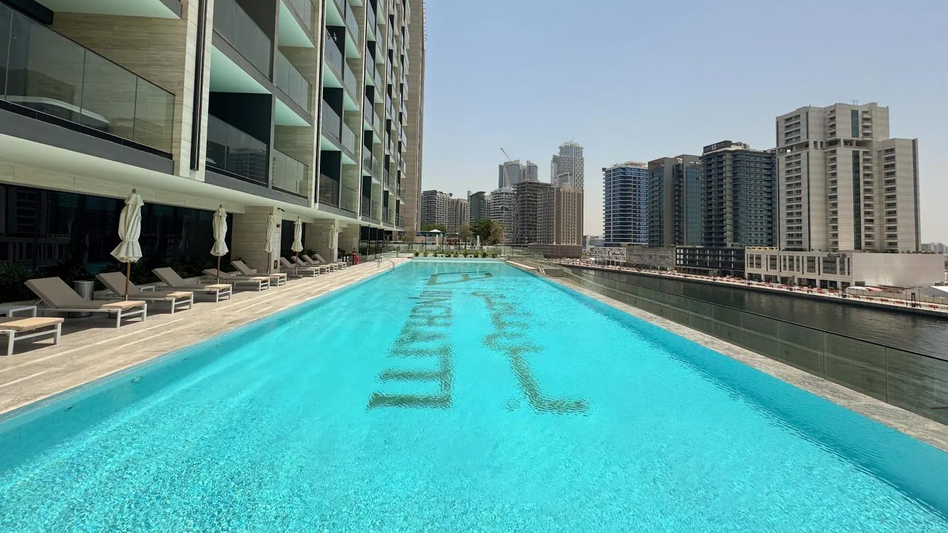 Stunning Studio With Private Jacuzzi In Trillionaire Dubai