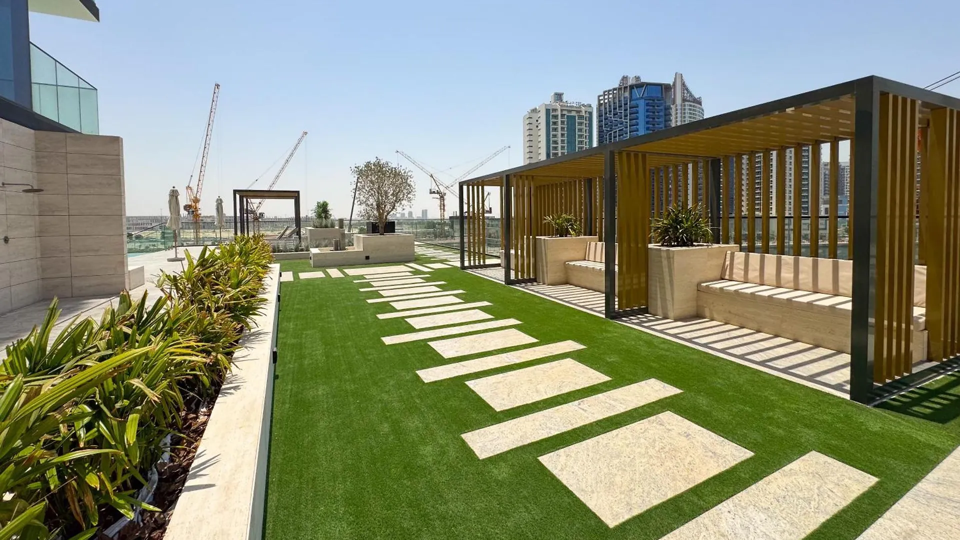 Stunning Studio With Private Jacuzzi In Trillionaire Dubai Apartment