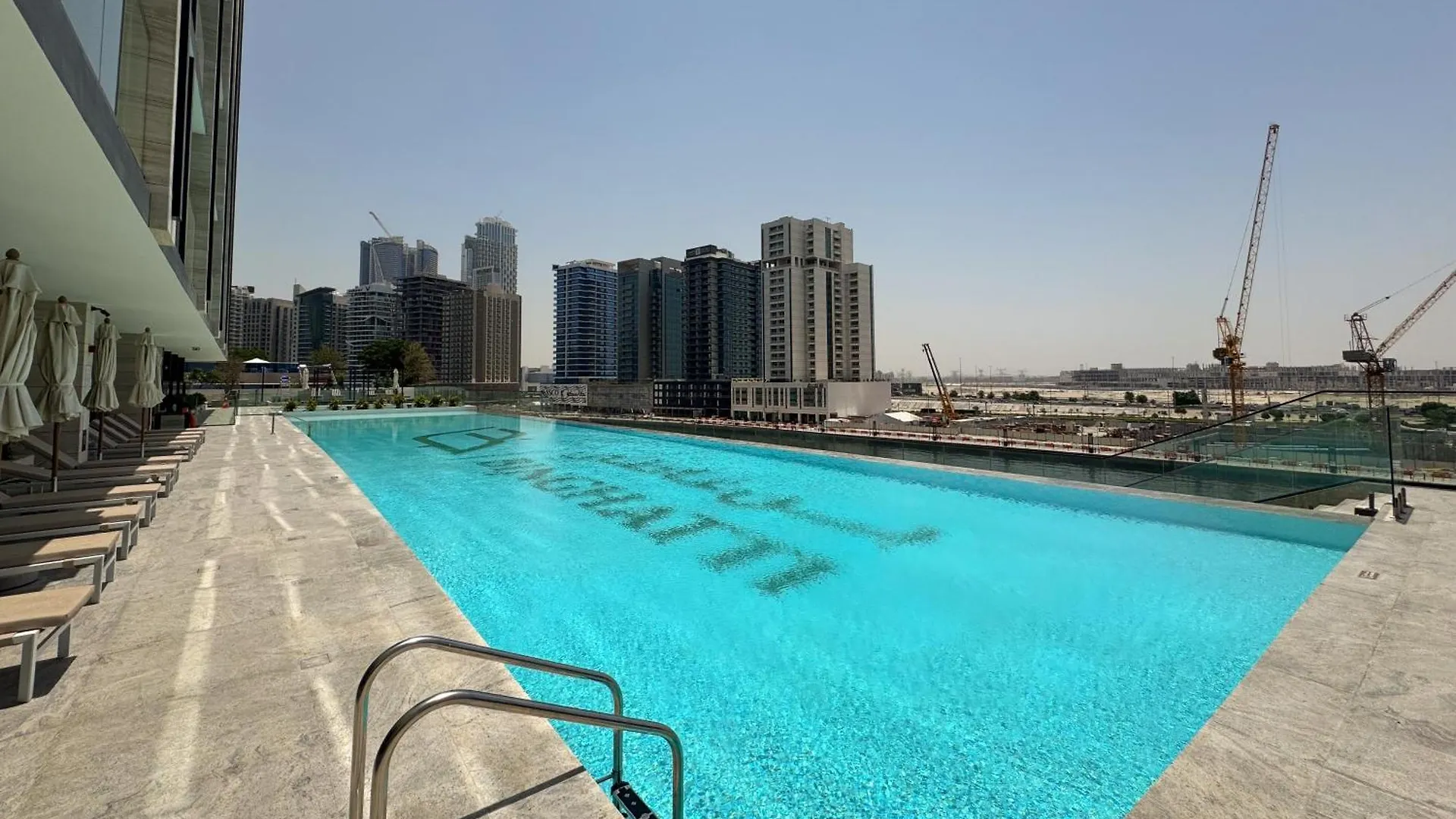 Stunning Studio With Private Jacuzzi In Trillionaire Dubai Apartment